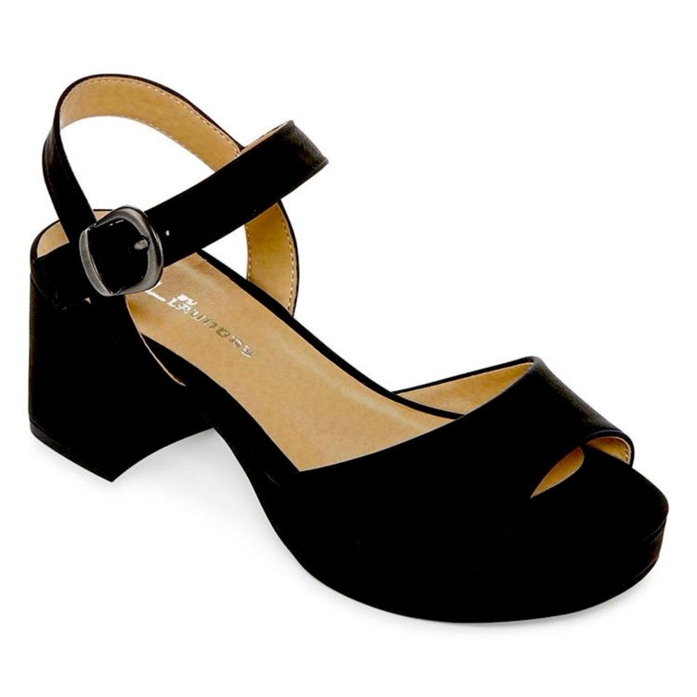 Low heel strapped sandal with platform